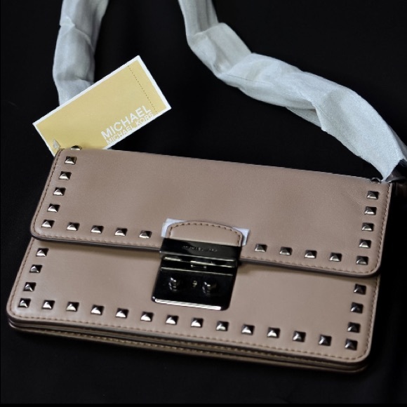 Michael Kors Studded Gusset Leather Crossbody. - Picture 2 of 10
